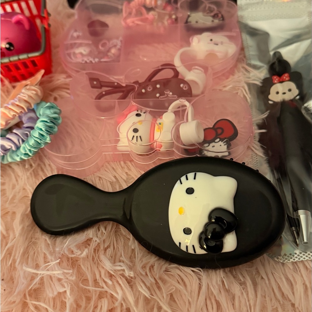 Hello Kitty accessory set